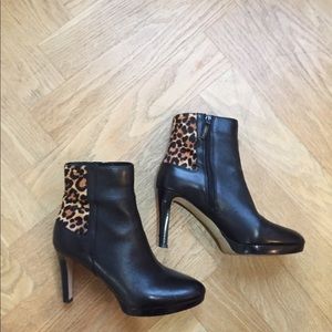 Tahari Leather boots 7 1/2 model Serena